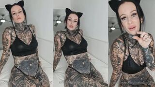 Melody Radford - Tiny dick humiliation Leave me a fuckn tip loser And make it a fuckn good one I dont ca