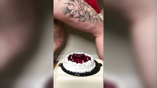 Embermae - Giantess Cake KiIIer, Giantess, Food & Object Crush, Funny, Executrix, POV, ManyVids