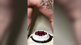 Embermae - Giantess Cake KiIIer, Giantess, Food & Object Crush, Funny, Executrix, POV, ManyVids