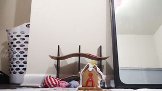 LilRedVelvet - holiday pee compilation